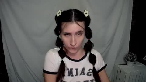 Snapshot of lauradre_ chatting on February 2, 8:02 am Laura online show from February 2, 8:02 am