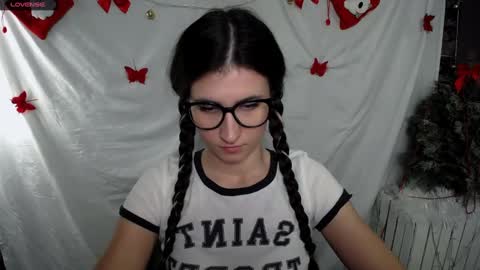 Snapshot of lauradre_ chatting on January 3, 8:43 am Laura online show from January 3, 8:43 am