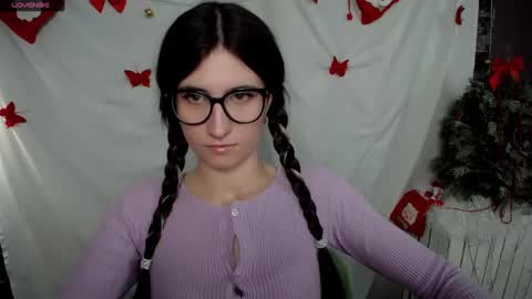 Snapshot of lauradre_ chatting on January 10, 9:13 am Laura online show from January 10, 9:13 am