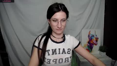 Snapshot of lauradre_ chatting on March 8, 8:51 am Laura online show from March 8, 8:51 am
