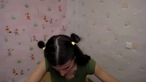 Snapshot of lauradre_ chatting on October 10, 9:47 am Laura online show from October 10, 9:47 am