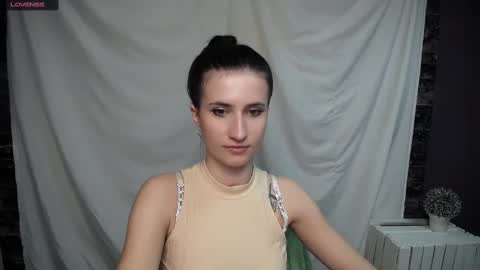 Snapshot of lauradre_ chatting on February 22, 9:56 am Laura online show from February 22, 9:56 am