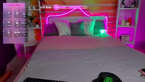 Snapshot of lauraellinss chatting on October 19, 1:40 am Laura online show from October 19, 1:40 am