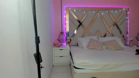 laura  online show from February 2, 8:08 pm