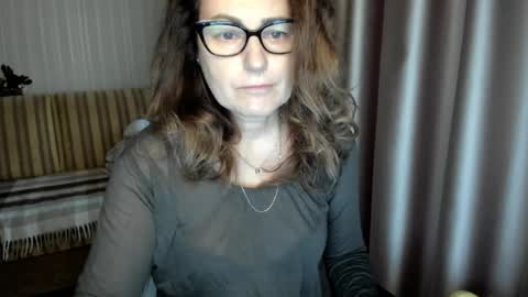 Lauraoven1 online show from December 17, 7:34 am