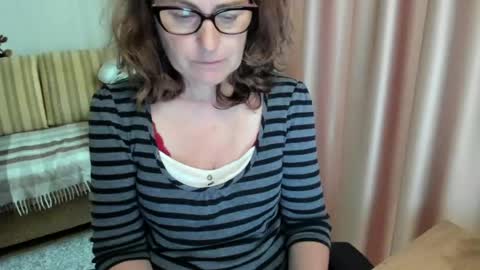 Lauraoven1 online show from June 9, 2:27 pm