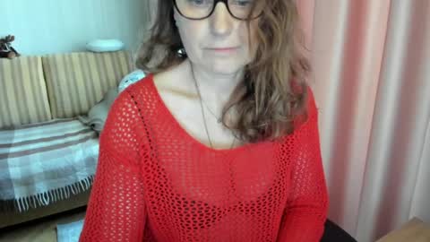 Lauraoven1 online show from April 1, 2:03 pm