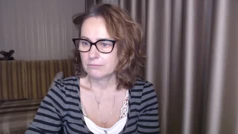 Lauraoven1 online show from February 12, 6:09 pm