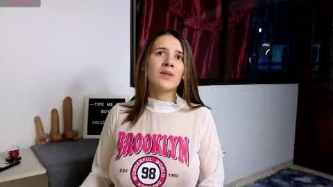 Laura online show from February 17, 11:54 pm