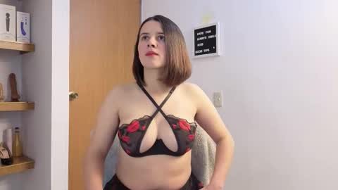 Laura online show from September 24, 11:37 pm