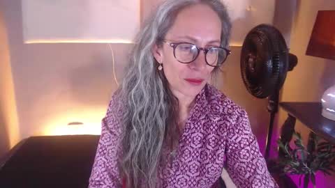 Laura Sofia online show from February 3, 4:10 am