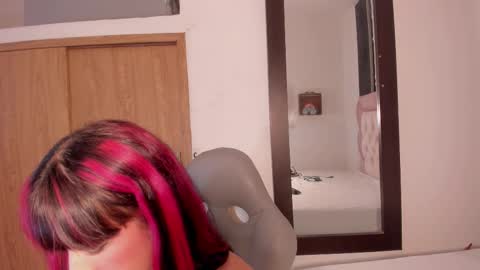 Laurem online show from January 17, 7:54 pm