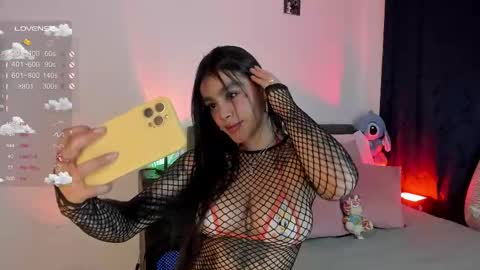 Snapshot of lauren_camila1 chatting on October 5, 12:15 am Lau online show from October 5, 12:15 am