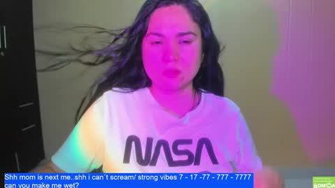 Snapshot of laurengirls1 chatting on March 10, 1:12 am onlyfan laureng7 - 7 laureng2 online show from March 10, 1:12 am