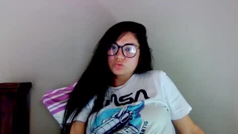 Snapshot of laurengirls1 chatting on September 17, 2:59 pm onlyfan laureng7 - 7 laureng2 online show from September 17, 2:59 pm
