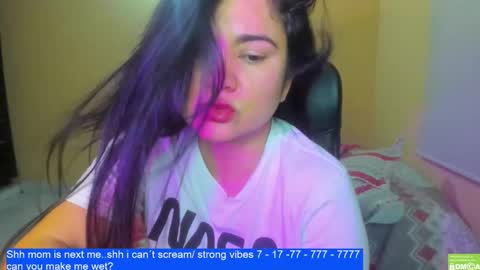 Snapshot of laurengirls1 chatting on January 26, 5:13 am onlyfan laureng7 - 7 laureng2 online show from January 26, 5:13 am