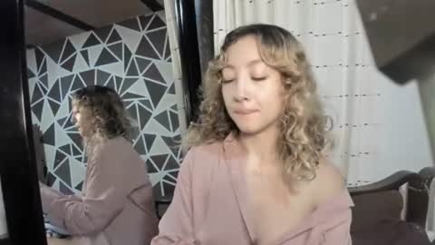 laurenn_111 online show from June 22, 9:17 am
