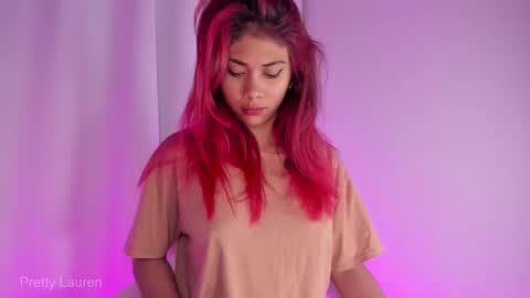 laurenn__1 online show from April 14, 2:44 am