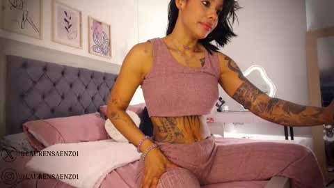 Lauren Saenz online show from September 26, 12:47 pm