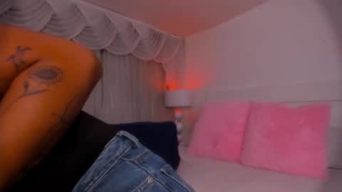 Lauren Saenz online show from September 19, 12:26 pm