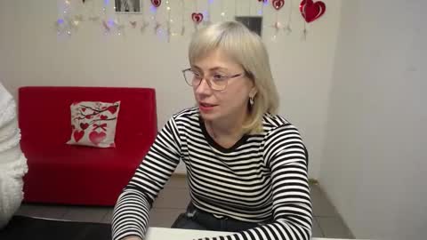 Lauren online show from February 8, 11:25 am