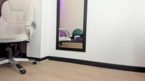 Snapshot of laurin_clauz chatting on September 19, 5:34 pm Lau online show from September 19, 5:34 pm