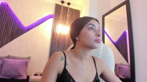 Snapshot of laurin_clauz chatting on February 15, 4:45 pm Lau online show from February 15, 4:45 pm