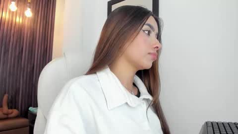 Snapshot of laurin_clauz chatting on October 1, 4:12 pm Lau online show from October 1, 4:12 pm