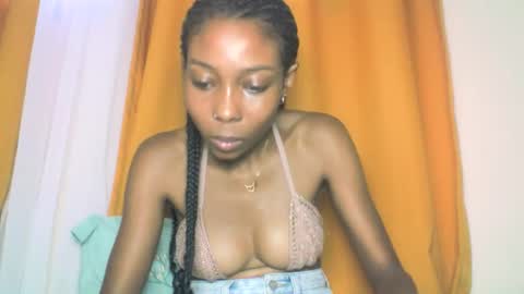 layannek online show from November 18, 1:56 pm