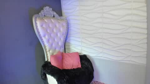 Layla online show from April 13, 8:09 pm