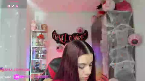 Layla online show from October 7, 2:32 pm