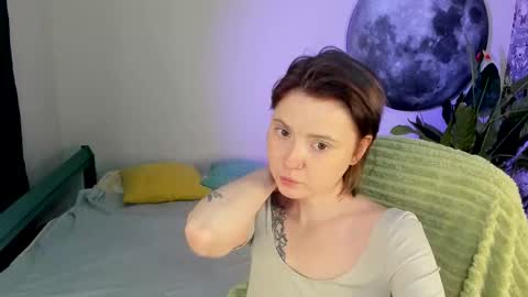 Layla online show from December 2, 5:53 am