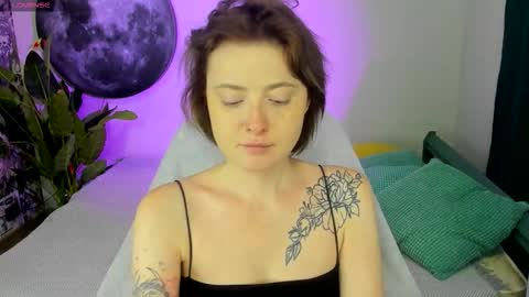 Layla online show from December 4, 6:59 am