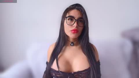 Layla online show from May 6, 4:22 pm