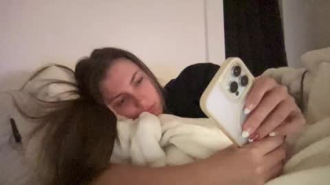 laylahlaylah1 online show from October 26, 7:15 am