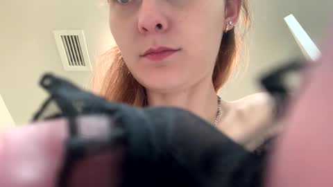 Layla Jade online show from December 18, 9:36 am