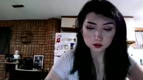 Layla Kills online show from November 17, 6:36 am