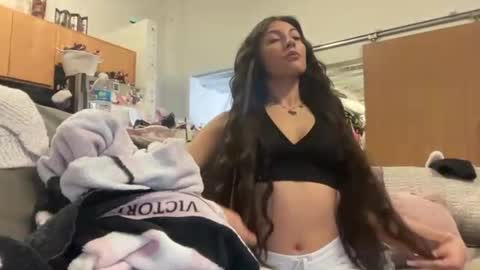 laylakitten4 online show from April 7, 6:37 am