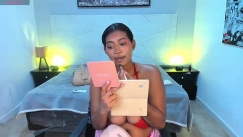 Layla Taylor online show from February 7, 7:50 am