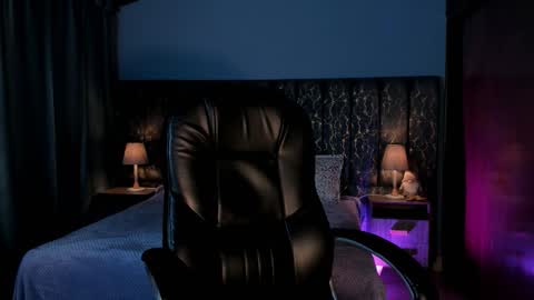 Lea Velle online show from December 18, 7:24 am