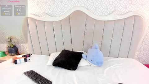 leahmoon_1 online show from March 27, 5:42 am