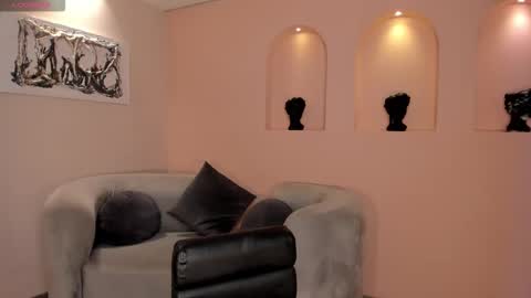 leahnovac online show from October 31, 11:58 am