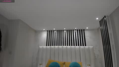 leahnovac online show from November 15, 11:55 am