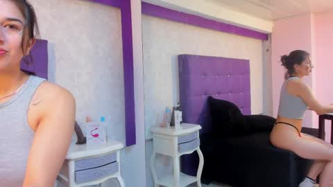 Snapshot of leamoreau__ chatting on October 7, 12:20 pm leamoreau__ online show from October 7, 12:20 pm