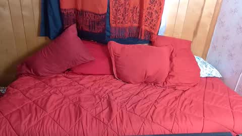 Leesdesires online show from February 5, 6:33 pm