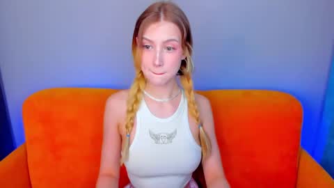 Snapshot of leiawow chatting on February 27, 9:00 am leiawow online show from February 27, 9:00 am