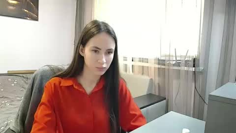 Snapshot of leila_monaco chatting on October 8, 10:52 am Leila online show from October 8, 10:52 am