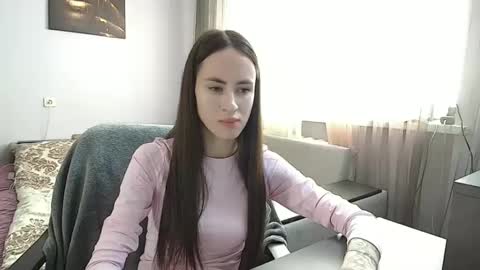 Snapshot of leila_monaco chatting on September 15, 10:23 am Leila online show from September 15, 10:23 am