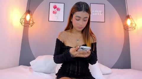 Leila online show from November 25, 9:26 pm