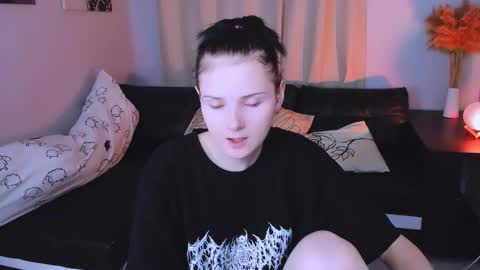 Leila online show from November 27, 1:58 pm